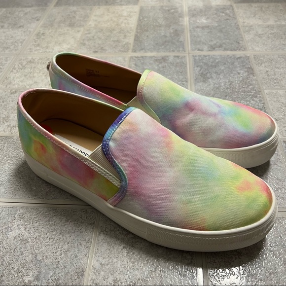 NWD Steve Madden Toshe Rainbow Tie Dye Slip On Sneakers - Picture 3 of 6